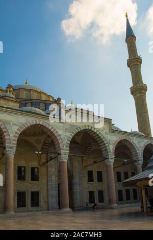 Istanbul, Türkei - 7. September 2019. Die sebil Waschung Brunnen im Hof von Fatih mosequ in Istanbul, Türkei Stockfoto