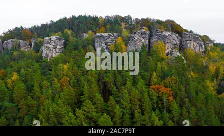 Böhmisches Paradies. Sandstein Felsformationen Gruppe in Cesky raj bei Sonnenuntergang Stockfoto