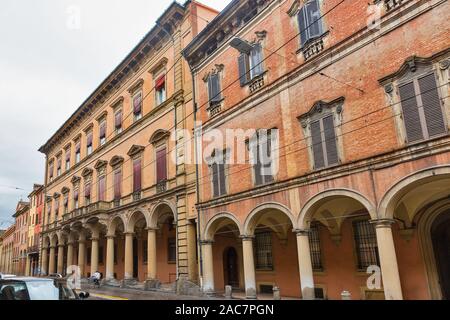 Mittelalterlichen Palast Palazzo de Bianchi außen bei San Stefano in Bologna, Italien. Stockfoto