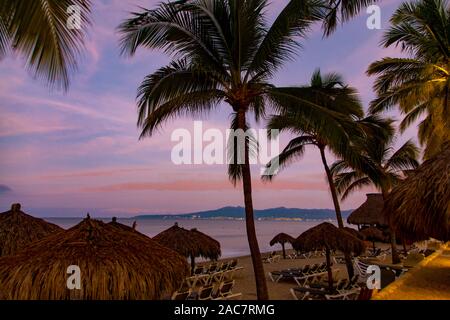 Sonnenuntergang, Nuevo Vallarta, Bandera Bay, Riviera Nayarit Nayarit, Mexiko, Marival verschiedene luxuriöse Residenzen Stockfoto