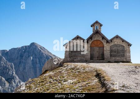 Eine kleine Kirche in den Dolomiten. Italien. Stockfoto