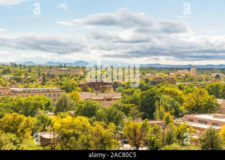 Santa Fe, New Mexico Skyline von Kreuz der Märtyrer Park Stockfoto