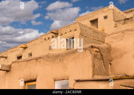 Die Außenseite des alten Adobe Gebäude in New Mexico Stockfoto