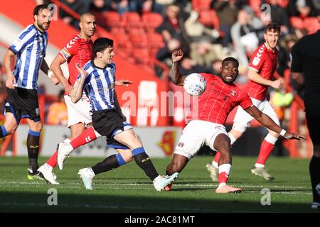 London, Großbritannien. 01 Dez, 2019. Während der EFL Sky Bet Championship Match zwischen Charlton Athletic und Sheffield Mittwoch im Valley, London, England am 30. November 2019. Foto von Ken Funken. Nur die redaktionelle Nutzung, eine Lizenz für die gewerbliche Nutzung erforderlich. Keine Verwendung in Wetten, Spiele oder einer einzelnen Verein/Liga/player Publikationen. Credit: UK Sport Pics Ltd/Alamy leben Nachrichten Stockfoto