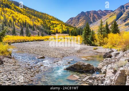 Creek in den San Juan Mountains entlang des Lake Loop Trail in Colorado Stockfoto