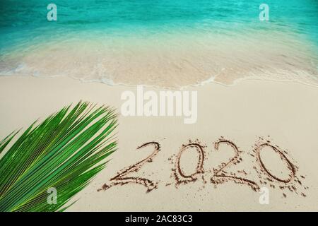 Hintergrund der Soft Blue Ocean Wave auf Sandstrand.. Stockfoto