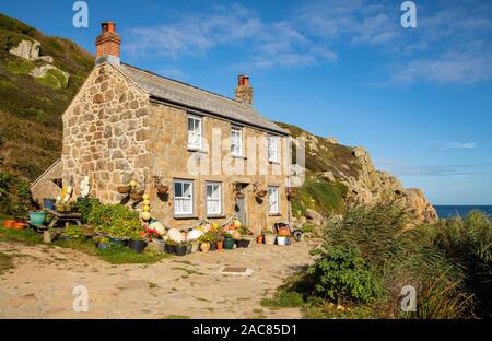 Fishermans cottage in Penberth Cove in West Cornwall Stockfoto