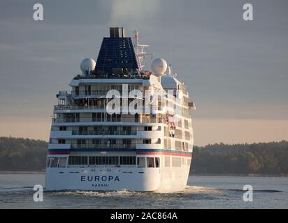 Europa Kreuzfahrtschiff verlässt, Stockholm, Schweden, der an einem sonnigen Morgen Stockfoto