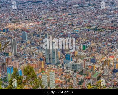 Bogota, Kolumbien - 12. September 2019: Ansicht für das moderne Zentrum von Bogota von der Oberseite des Palácio de Monserrate Berg, Bogotá, Kolumbien, Lateinamerika Stockfoto