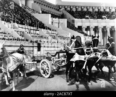 RAMON NOVARRO als Ben-Hur in Composite Foto der Wagenrennen im BEN-HUR: A TALE DES CHRISTUS 1925 Regisseur Fred Niblo Roman General Lew Wallace Anpassung Juni Mathis Stummfilm Metro Goldwyn Mayer Stockfoto