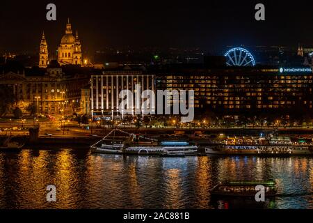 Budapest Eye Riesenrad und St. Stephan Basilika Landschaftsfotos. Stockfoto