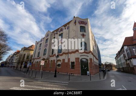 Gutes Beispiel des ungarischen Jugendstils der 'Cifrapalota' Cifra Palast in Kecskemet, Ungarn. Stockfoto