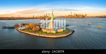 Antenne Panorama der Freiheitsstatue Stockfoto