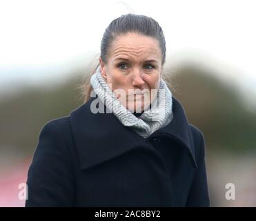 Dagenham, UK. 1. Dez 2019. Casey Stoney Manager von Manchester United Frauen. Während Super von Barclays Frauen Liga Match zwischen West Ham United Frauen und Manchester United an Rush Green Stadium am 01 Dezember, 2019 in Dagenham, England. (Foto durch AFS/Espa-Images) Credit: Cal Sport Media/Alamy leben Nachrichten Stockfoto