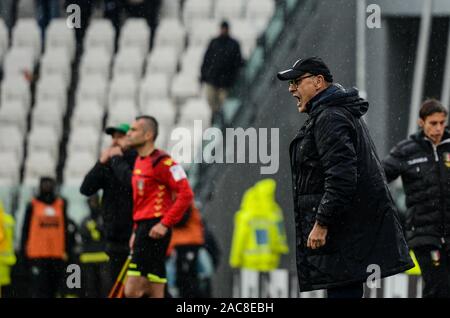 Turin, Italien. 01 Dez, 2019. Der Haupttrainer von Juventus Turin Maurizio Sarri während der Serie ein Fußballspiel zwischen FC Juventus und US Sassuolo Calcio bei Allianz Stadion am Dezember 01, 2019 in Turin, Italien. Endgültige Ergebnisse: 2-2 (Foto von Alberto Gandolfo/Pacific Press) Quelle: Pacific Press Agency/Alamy leben Nachrichten Stockfoto