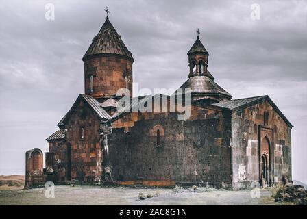 Saghmosavank (Kloster der Psalmen) ist ein aus dem 13. Jahrhundert Klosteranlage im Dorf Saghmosavan im Terai Provinz von Armenien Stockfoto