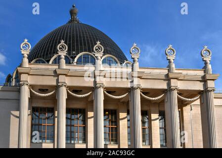 Moskau, Russland - Juli 26, 2019: Space Pavilion (Kosmos) an Vdnh. Moderne Museum der russischen cosmos Exploration. Stockfoto