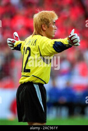 Ruhrstadion Bochum, 26.3.2002, Fußball: Internationale freundlich, Türkei (TUR, Weiß) vs Südkorea (SKR, Rot) 0:0, Byung Ji Kim (SKR) Stockfoto