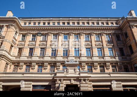 Fassade des Wohnhauses G. Eliseev, Baujahr 1891-1892 von dem Architekten Baranovsky in der eklektischen Stil. Wohnhaus, St. Petersburg, RU Stockfoto