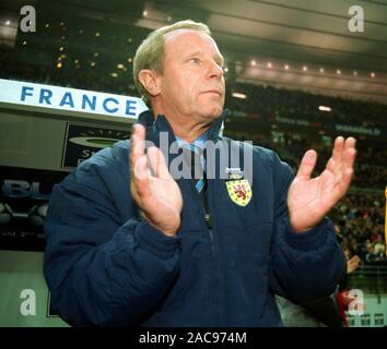 Stade de France St Denis Frankreich, 27.3.2002, Fußball: internationale Freundlich, Frankreich vs Schottland 5:0; Berti Vogts, Schottland National Football Team Manager Stockfoto