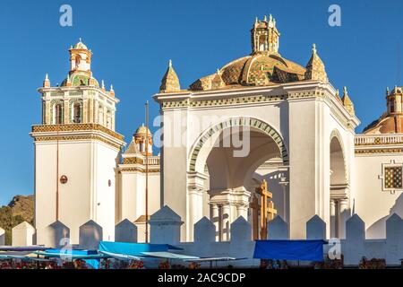 Basilika Unserer Lieben Frau von Copacabana dom Frontansicht, Bolivien Stockfoto