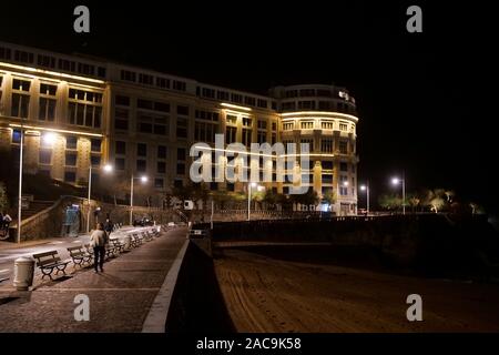 Strandpromenade, Nachtaufnahme, Biarritz, Pyrénées-Atlantiques, Frankreich Stockfoto