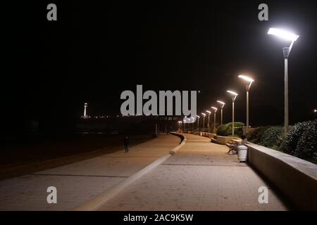 Strandpromenade, Nachtaufnahme, Biarritz, Pyrénées-Atlantiques, Frankreich Stockfoto