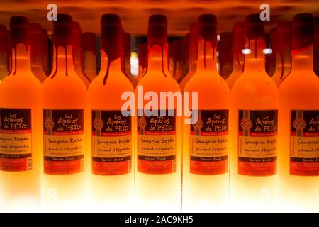 Flaschen Wein, Biarritz, Pyrénées-Atlantiques, Frankreich Stockfoto