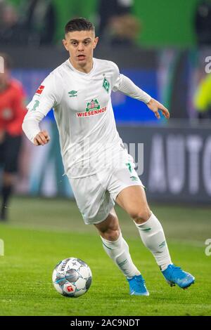 Wolfsburg, Deutschland. 01 Dez, 2019. Milot RASHICA (HB) mit Kugel, Single Action mit Kugel, Aktion, vollständige Abbildung, Porträt, Fußball 1. 1. Fussballbundesliga, 13. Spieltag VfL Wolfsburg (WOB) - Werder Bremen (HB) 2:3, am 01.12.2019 in Wolfsburg/Deutschland Deutschland. € | Nutzung der weltweiten Kredit: dpa/Alamy leben Nachrichten Stockfoto