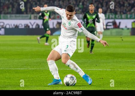 Wolfsburg, Deutschland. 01 Dez, 2019. Milot RASHICA (HB) mit Kugel, Single Action mit Kugel, Aktion, vollständige Abbildung, Fußball 1. 1. Fussballbundesliga, 13. Spieltag VfL Wolfsburg (WOB) - Werder Bremen (HB) 2:3, am 01.12.2019 in Wolfsburg/Deutschland. € | Nutzung der weltweiten Kredit: dpa/Alamy leben Nachrichten Stockfoto