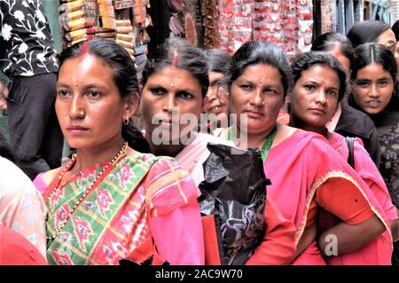 NEPAL, BHAKTAPUR HARTALIKA TEEJ DAS WICHTIGSTE FESTIVAL DER FRAUEN IN DER HINDUISTISCHEN WELT Stockfoto