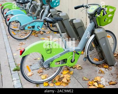 PARIS, FRANKREICH, November Circa, 2019. Ito Velib Fahrräder mieten. Velib ist eine groß angelegte öffentliche Fahrrad System. Stockfoto