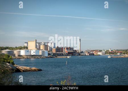 KARLSHAMN, Schweden - 24. AUGUST 2019: AAK, ehemals AarhusKarlshamn, ist ein schwedisch-dänische Unternehmen und Hersteller von wertschöpfenden pflanzliche Öle und Fette. Stockfoto