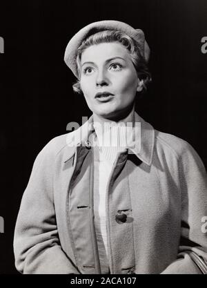 Winnie Markus, deutsche Filmschauspielerin, im Spielfilm, "Teufel in Seide", Deutschland 1955. Deutscher Film Schauspielerin Winnie Markus in dem Film "Teufel in Seide", Deutschland 1955. Stockfoto