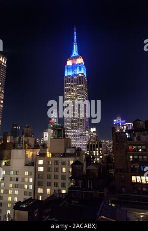 Empire State Building fotografiert von der Spyglass Bar auf der Dachterrasse, Archer Hotel, New York City, Vereinigte Staaten von Amerika. Stockfoto