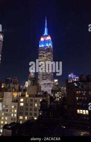 Empire State Building fotografiert von der Spyglass Bar auf der Dachterrasse, Archer Hotel, New York City, Vereinigte Staaten von Amerika. Stockfoto