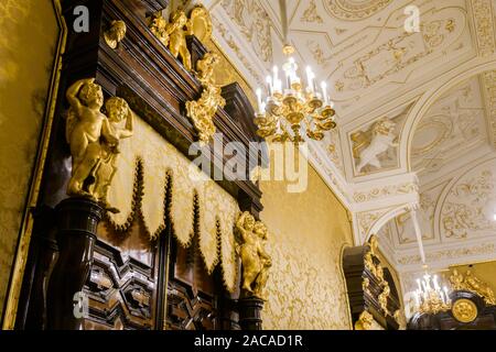 Sankt Petersburg, Russland - 22. November 2019. Innenräume der Fabergé Museum in St. Petersburg, Russland im schuwalow Palast von Sankt-petersburg. Stockfoto