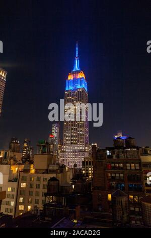 Empire State Building fotografiert von der Spyglass Bar auf der Dachterrasse, Archer Hotel, New York City, Vereinigte Staaten von Amerika. Stockfoto