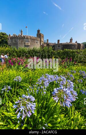 England, Kent, Deal, Summerstrand, Walmer Castle, in der Küche, Garten und Schloss Stockfoto