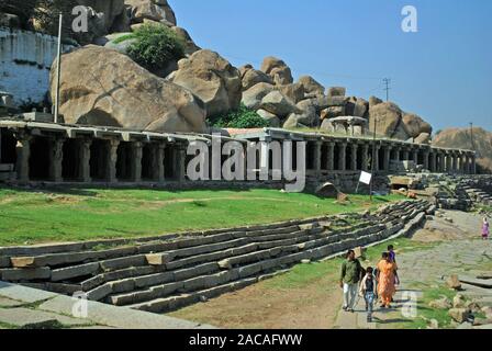 Spalten im Rama Tempel in Hampi (Vijanyanaghar), Karnataka, Südindien, Asien Stockfoto