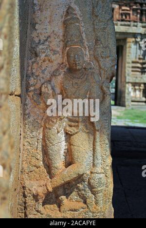 Relief eines Tempels Tänzerin in der Achyutarya Tempel in Hampi, Indien, Asien Stockfoto