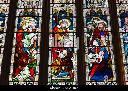 England, Somerset, Badewanne, Badewanne Abbey, Glasfenster Jesus Christus Heilung Anhänger Stockfoto