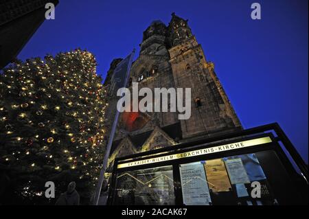 Weihnachtsmarkt vor der Kaiser Wilhelm Gedaechniskirche, Breitscheidplatz, Berlin Stockfoto