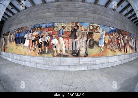 Kunstwerk von Max Lingner aus Meissner Porzellan Fliesen auf der heutigen Finanzministerium in Berlin Stockfoto