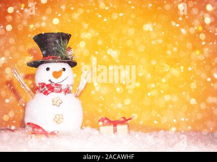Weihnachten Hintergrund mit lächelnden Schneemann und Kopie Raum Stockfoto