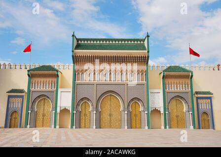 Tor des Königlichen Palastes (Palais Royal, Dar el-MAKHZEN) am Ort des Alaouiten in Fes Djedid, Fes, Marokko, Afrika Stockfoto