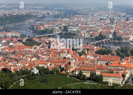 Prag, Blick auf die Stadt vom Aussichtsturm Petrin Stockfoto