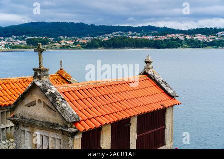 Detail einer Horreo in der touristischen Ortschaft Galicien Combarro Stockfoto