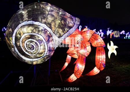 Paris, Frankreich. 1. Dez, 2019. 'Ozean auf dem Weg zur Erleuchtung", Festival der Lichter von Jardin des Plantes in Paris, Frankreich. Stockfoto
