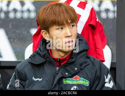 Sport, Fußball, Bundesliga, 2019/2020, Borussia Mönchengladbach gegen den SC Freiburg 4-2, Stadion Borussia Park, Spieler Sitzbank, Wooyeong Jeong (SCF), DFL-Bestimmungen verbieten die Verwendung von Fotografien als BILDSEQUENZEN UND/ODER QUASI-VIDEO Stockfoto